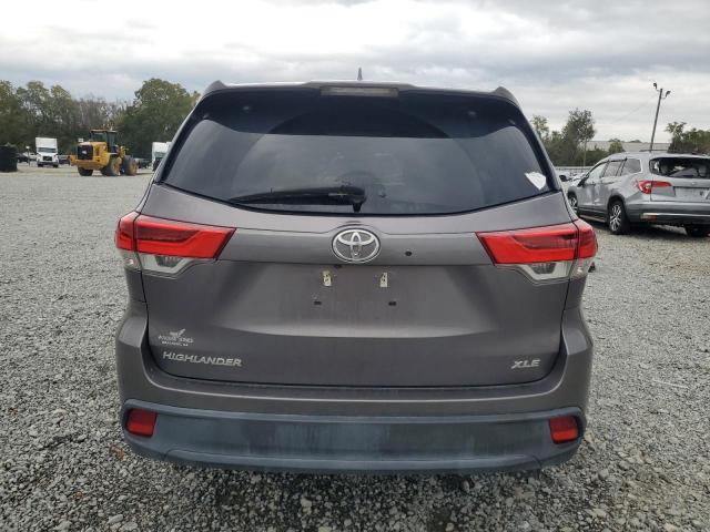 Photo 6 from auction – 2019 TOYOTA HIGHLANDER with VIN 5TDKZRFH8KS557514