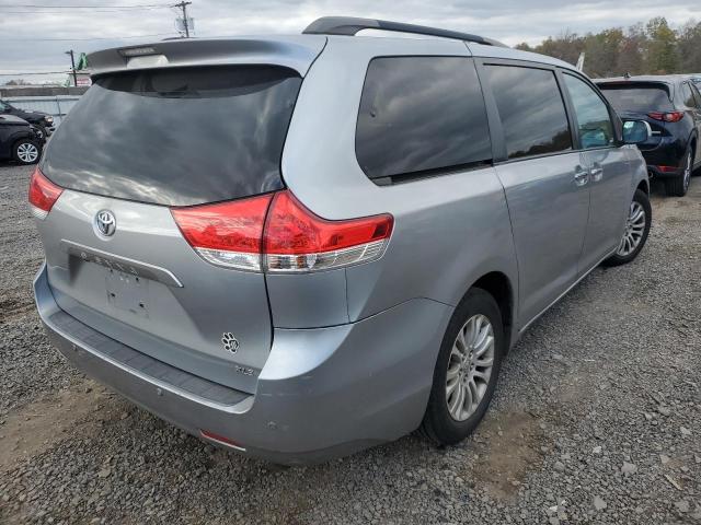 Photo 3 from auction – 2011 TOYOTA SIENNA XLE with VIN 5TDYK3DC2BS086656