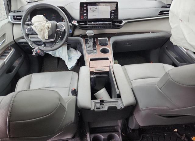 Photo 8 from auction – 2021 TOYOTA SIENNA XLE with VIN 5TDYRKEC8MS053572