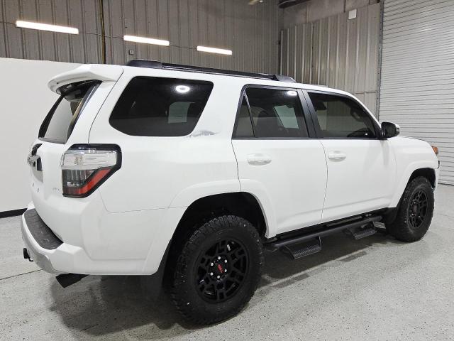 Photo 3 from auction – 2024 TOYOTA 4RUNNER SR with VIN JTERU5JR8R6284716