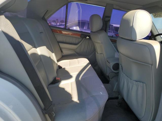 Photo 10 from auction – 1995 MERCEDES-BENZ E 320 BASE with VIN WDBEA32E4SC209559