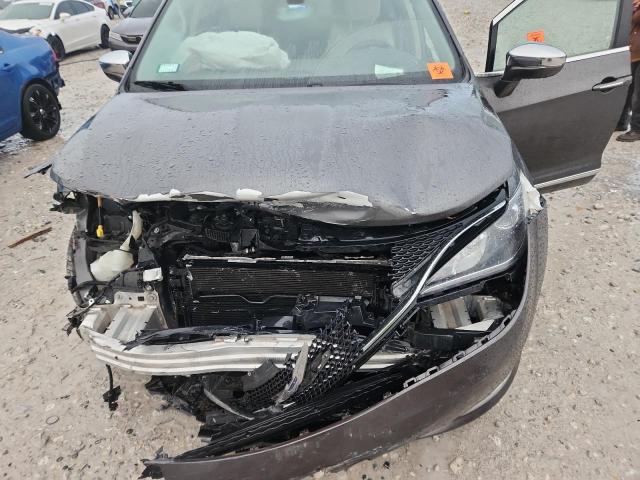 Photo 12 from auction – 2017 CHRYSLER PACIFICA L with VIN 2C4RC1GG8HR505003