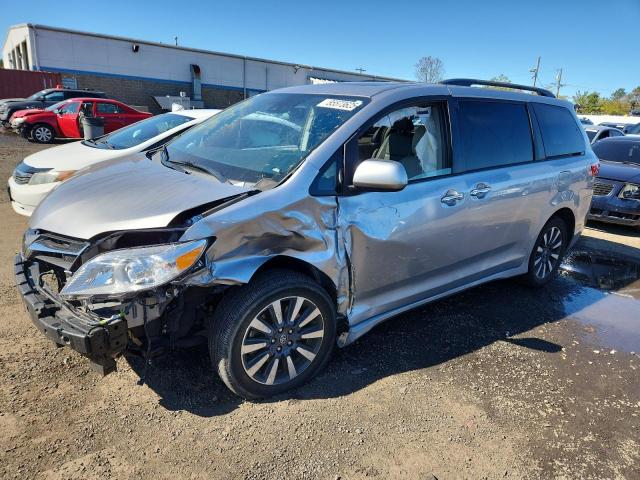 TOYOTA SIENNA XLE 2018 with VIN 5TDDZ3DC4JS199890 - Photo from auction
