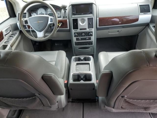 Photo 8 from auction – 2010 CHRYSLER TOWN & COU with VIN 2A4RR5D10AR129211