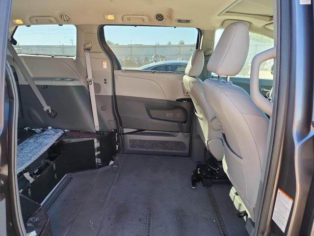 Photo 11 from auction – 2016 TOYOTA SIENNA XLE with VIN 5TDYK3DC4GS747045