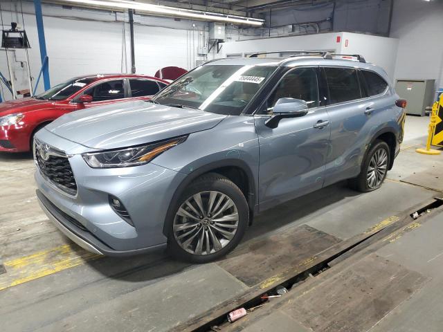 TOYOTA HIGHLANDER 2020 with VIN 5TDFZRBH8LS035104 - Photo from auction