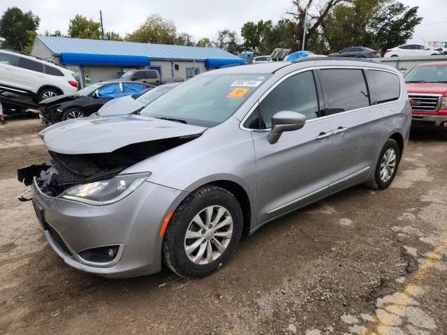 CHRYSLER PACIFICA T 2017 with VIN 2C4RC1BG4HR565819 - Photo from auction