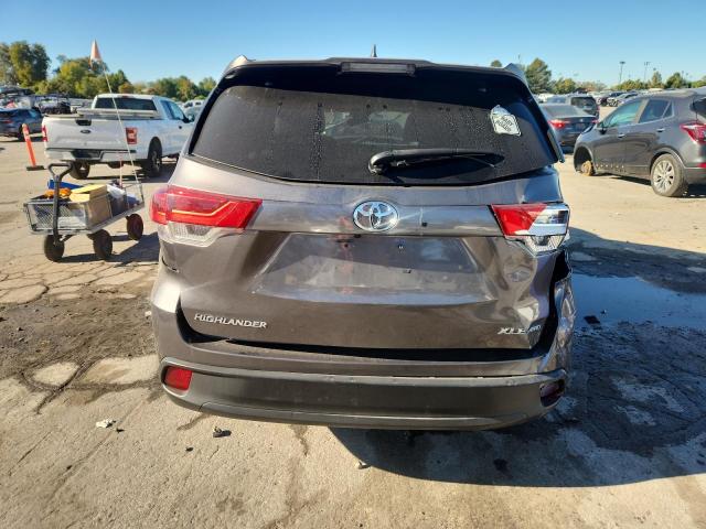 Photo 6 from auction – 2018 TOYOTA HIGHLANDER with VIN 5TDJZRFH5JS849292