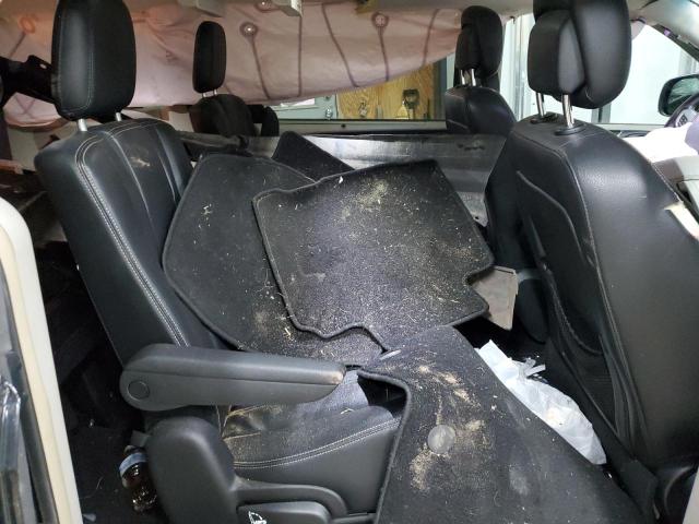 Photo 11 from auction – 2015 CHRYSLER TOWN & COU with VIN 2C4RC1BG3FR752546