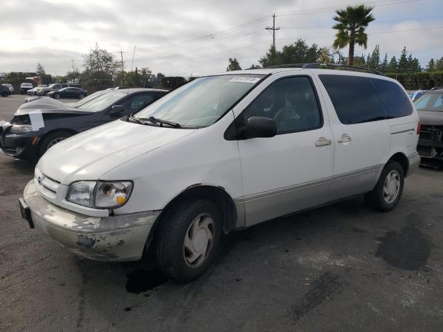 TOYOTA SIENNA LE 2000 with VIN 4T3ZF13C7YU256046 - Photo from auction