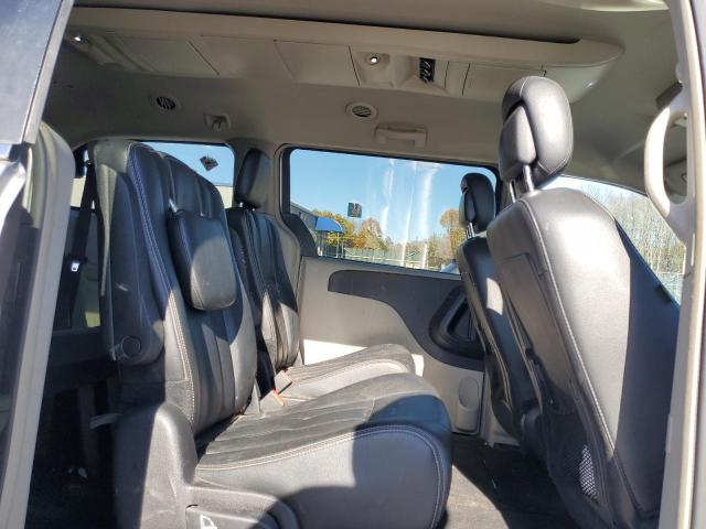 Photo 11 from auction – 2016 CHRYSLER TOWN & COU with VIN 2C4RC1AG1GR306723