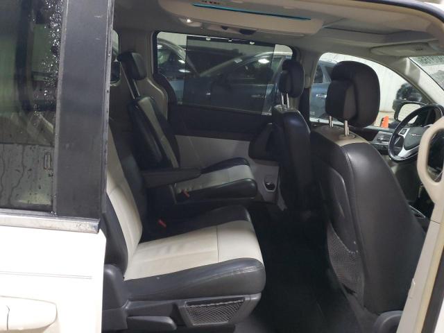 Photo 11 from auction – 2010 CHRYSLER TOWN & COU with VIN 2A4RR8D15AR415282