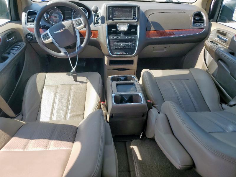 Photo 8 from auction – 2016 CHRYSLER TOWN & COU with VIN 2C4RC1CG2GR111291