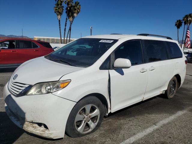 TOYOTA SIENNA 2017 with VIN 5TDKZ3DC5HS831409 - Photo from auction