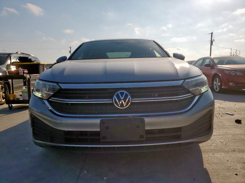 Photo 5 from auction – 2024 VOLKSWAGEN JETTA SE with VIN 3VWEM7BUXRM033209