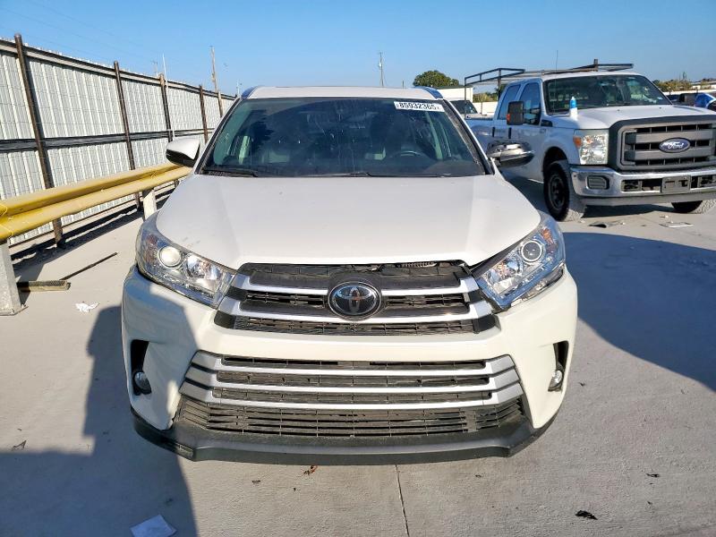 Photo 5 from auction – 2018 TOYOTA HIGHLANDER with VIN 5TDJZRFH2JS892312