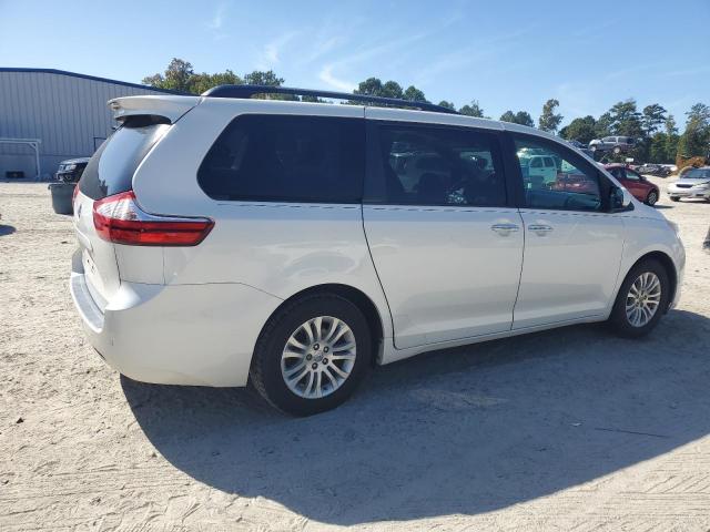 Photo 3 from auction – 2017 TOYOTA SIENNA XLE with VIN 5TDYZ3DC7HS824312