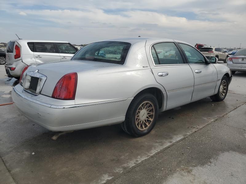 Photo 3 from auction – 2000 LINCOLN TOWN CAR S with VIN 1LNHM82W9YY876405