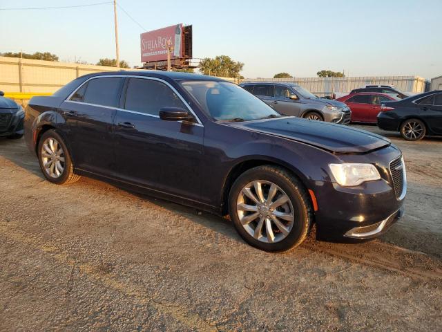 Photo 4 from auction – 2017 CHRYSLER 300 LIMITED with VIN 2C3CCARG5HH534309