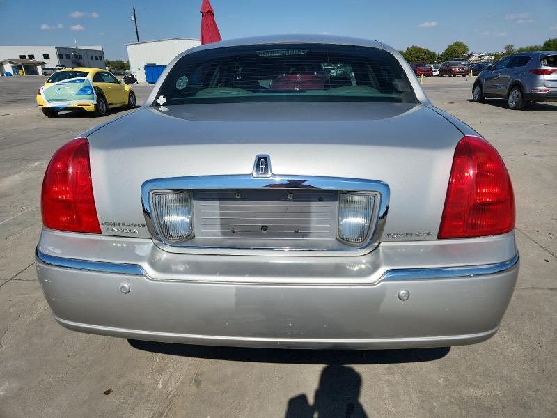 Photo 6 from auction – 2004 LINCOLN TOWN CAR E with VIN 1LNHM81W54Y606440