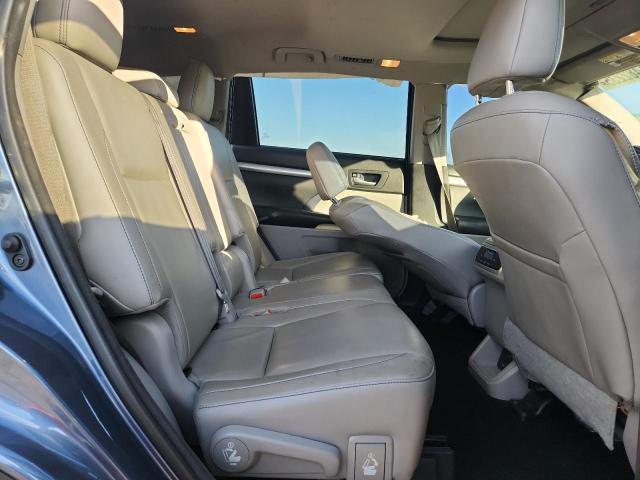 Photo 11 from auction – 2017 TOYOTA HIGHLANDER with VIN 5TDKZRFH4HS523773