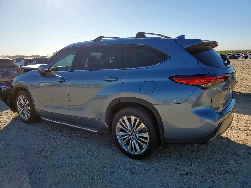 Photo 2 from auction – 2023 TOYOTA HIGHLANDER with VIN 5TDKDRAH6PS510527