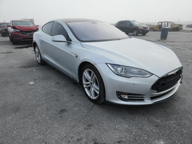 Photo 4 from auction – 2013 TESLA MODEL S with VIN 5YJSA1CN0DFP22661