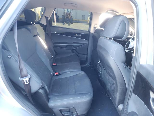 Photo 11 from auction – 2016 KIA SORENTO LX with VIN 5XYPG4A57GG112780