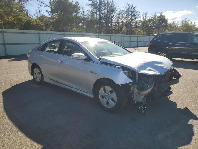 Photo 4 from auction – 2012 HYUNDAI UK with VIN KMHEC4A44CA044762