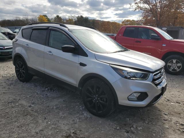 Photo 4 from auction – 2017 FORD ESCAPE SE with VIN 1FMCU9GD7HUA17537