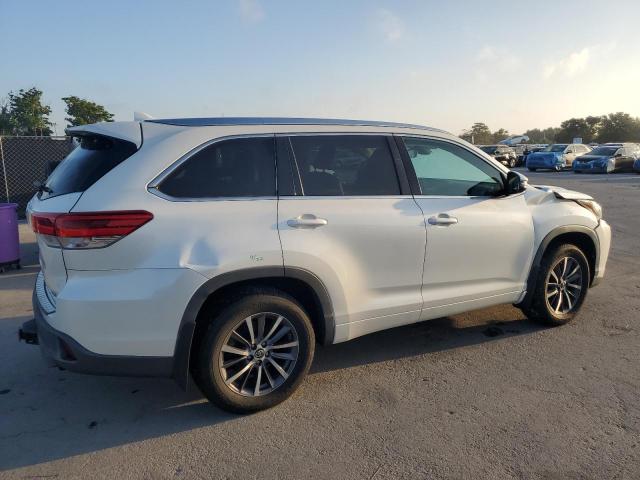 Photo 3 from auction – 2017 TOYOTA HIGHLANDER with VIN 5TDJZRFH1HS514329