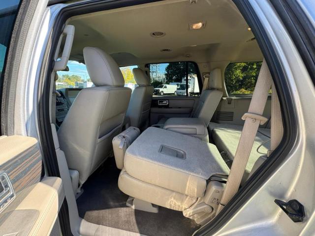 Photo 6 from auction – 2010 LINCOLN NAVIGATOR with VIN 5LMJJ2J57AEJ06563