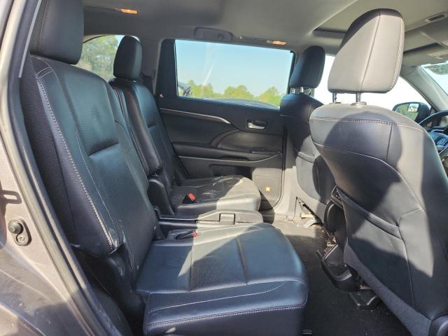 Photo 11 from auction – 2016 TOYOTA HIGHLANDER with VIN 5TDYKRFH9GS124273
