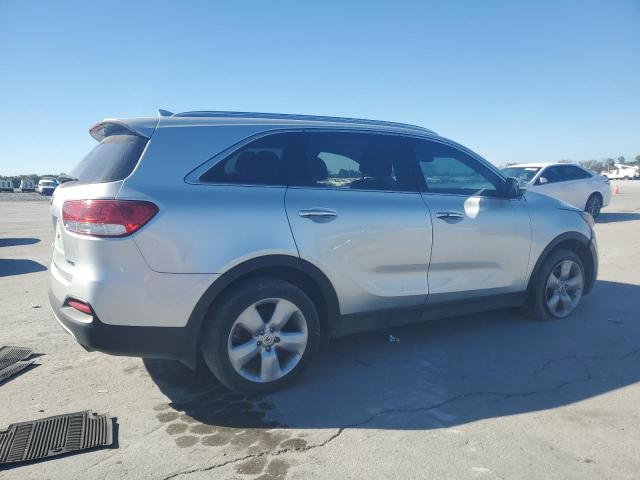Photo 3 from auction – 2017 KIA SORENTO EX with VIN 5XYPH4A52HG332262