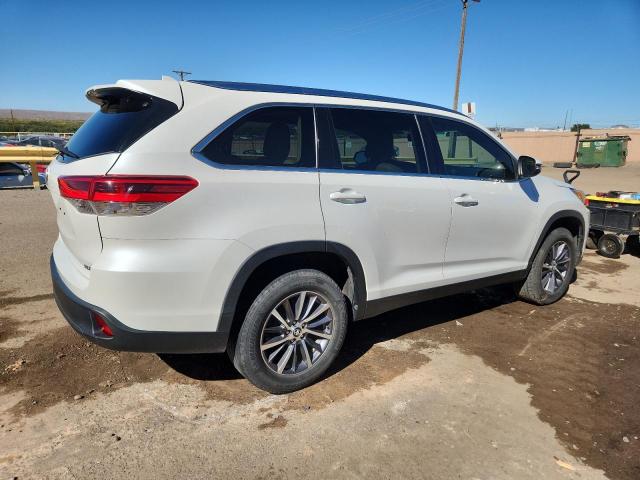 Photo 3 from auction – 2019 TOYOTA HIGHLANDER with VIN 5TDKZRFH5KS338235