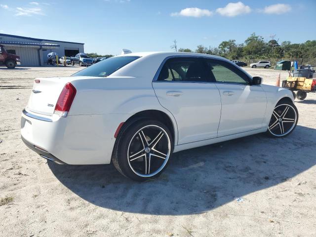 Photo 3 from auction – 2015 CHRYSLER 300 LIMITE with VIN 2C3CCAAG9FH908560
