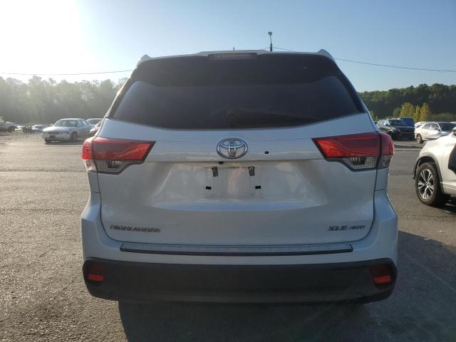 Photo 6 from auction – 2018 TOYOTA HIGHLANDER with VIN 5TDJZRFH2JS553677