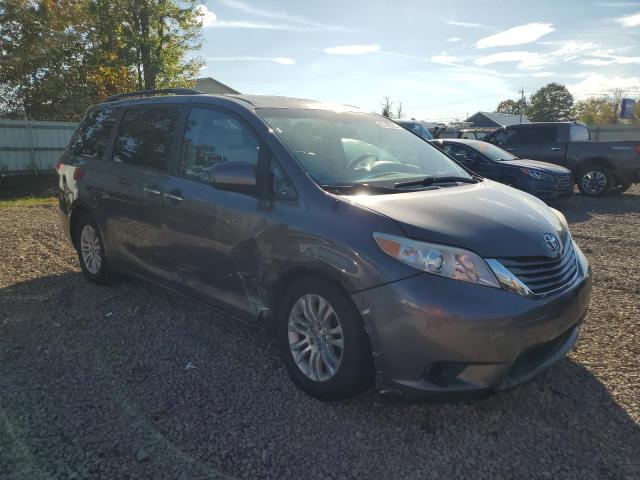 Photo 4 from auction – 2014 TOYOTA SIENNA XLE with VIN 5TDYK3DC4ES494449