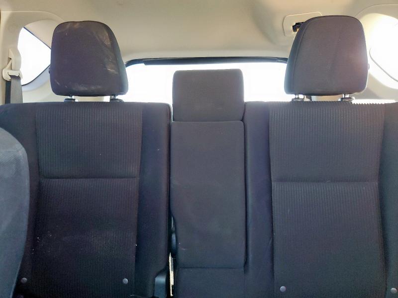 Photo 10 from auction – 2018 TOYOTA RAV4 LE with VIN JTMZFREV8JJ736677