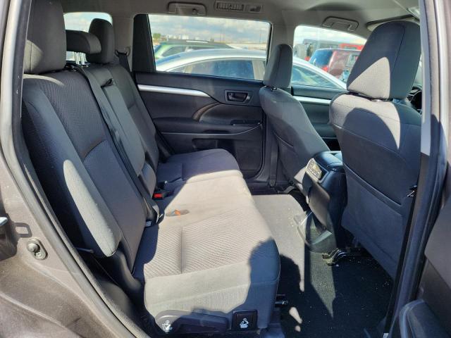 Photo 11 from auction – 2018 TOYOTA HIGHLANDER with VIN 5TDBGRFH1JS038776