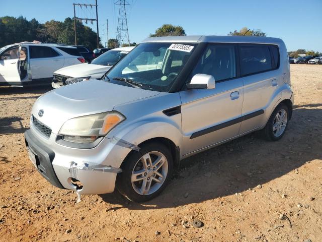 KIA SOUL + 2010 with VIN KNDJT2A20A7702013 - Photo from auction