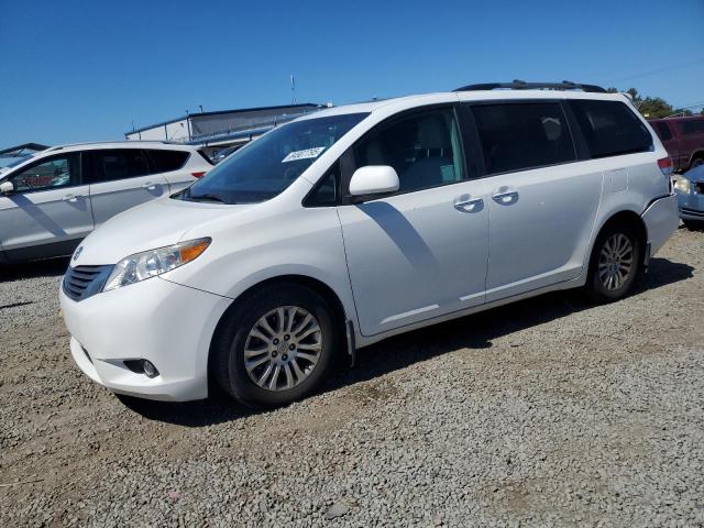 TOYOTA SIENNA XLE 2011 with VIN 5TDYK3DC8BS174661 - Photo from auction