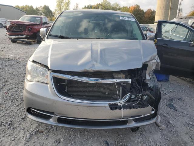 Photo 5 from auction – 2015 CHRYSLER TOWN & COU with VIN 2C4RC1CG0FR655948