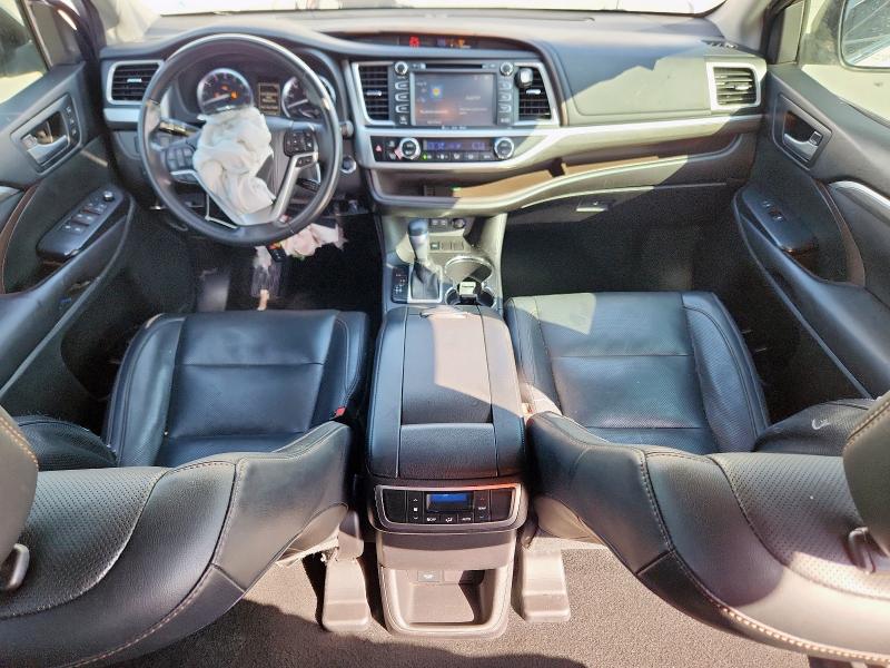 Photo 8 from auction – 2017 TOYOTA HIGHLANDER with VIN 5TDYZRFH2HS227547