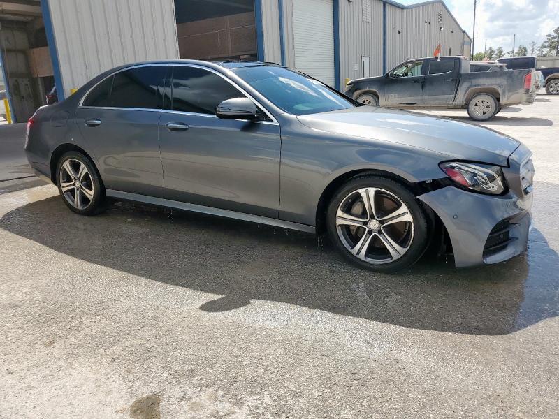 Photo 4 from auction – 2017 MERCEDES-BENZ E 300 with VIN WDDZF4JB2HA207949