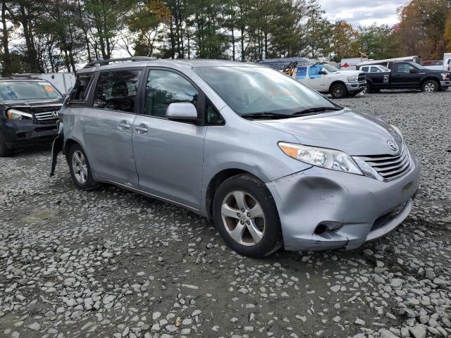 Photo 4 from auction – 2017 TOYOTA SIENNA LE with VIN 5TDKZ3DC1HS822772