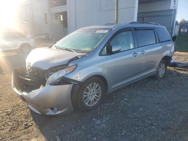 TOYOTA SIENNA XLE 2011 with VIN 5TDYK3DC5BS115373 - Photo from auction