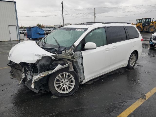 TOYOTA SIENNA XLE 2014 with VIN 5TDYK3DCXES520536 - Photo from auction