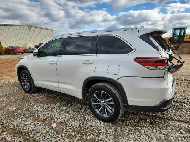 Photo 2 from auction – 2018 TOYOTA HIGHLANDER with VIN 5TDKZRFH5JS528051