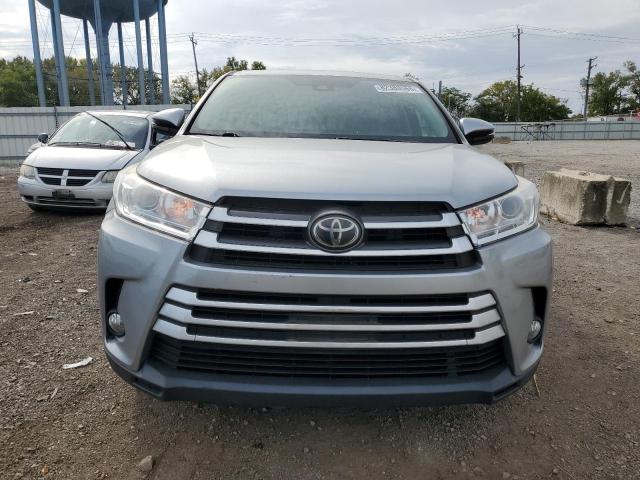 Фото 5 с аукциона – 2017 TOYOTA HIGHLANDER LE с VIN 5TDBZRFH3HS475246